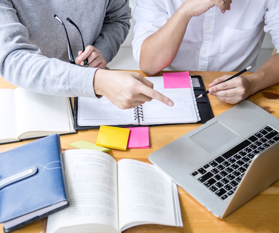 LAS FUNCIONES DEL TUTOR DE EMPRESA EN EL CONTRATO DE FORMACIÓN EN ALTERNANCIA